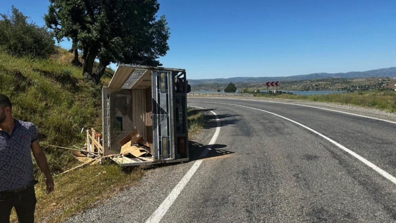Batman’da Kamyonet Yan Yattı: 2 Yaralı