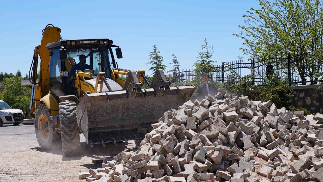 Elazığ’da Bayram Öncesi Mezarlıklarda Düzenleme