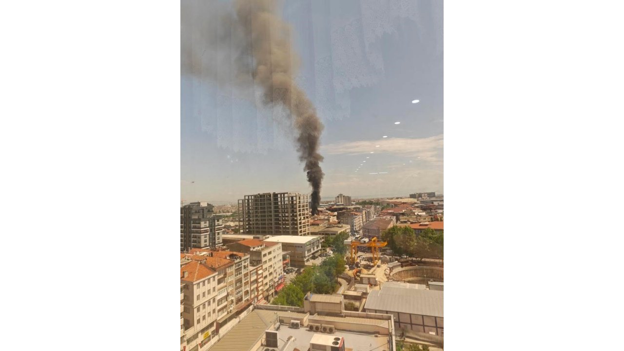 Bayrampaşa’da Yangın Paniği, Çatıdan Yükselen Alevler Bitişikteki Binaya Sıçradı