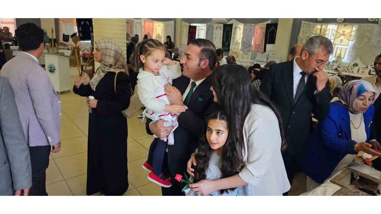 Adilcevaz’da Yılsonu Sergisi Büyük İlgi Gördü