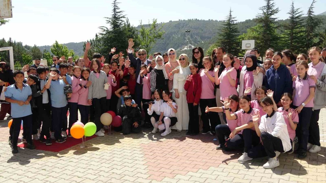 Kütahya’da Sanat Ve Edebiyat Rüzgârı, Adnan Menderes Ortaokulu’ndan Anlamlı Festival