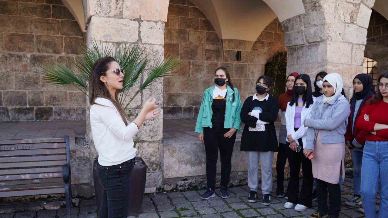 Perde Açılıyor: Gençler Sinemanın Gücünü Gelişim Film Akademisiyle Keşfediyor