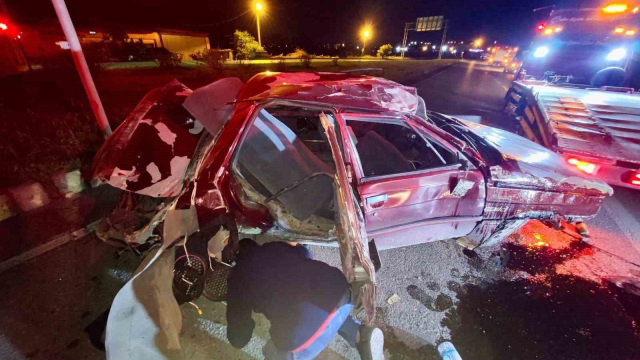 Duble Yolda Refüje Çarpan Otomobil Takla Atarak Hurdaya Döndü: 1 Yaralı