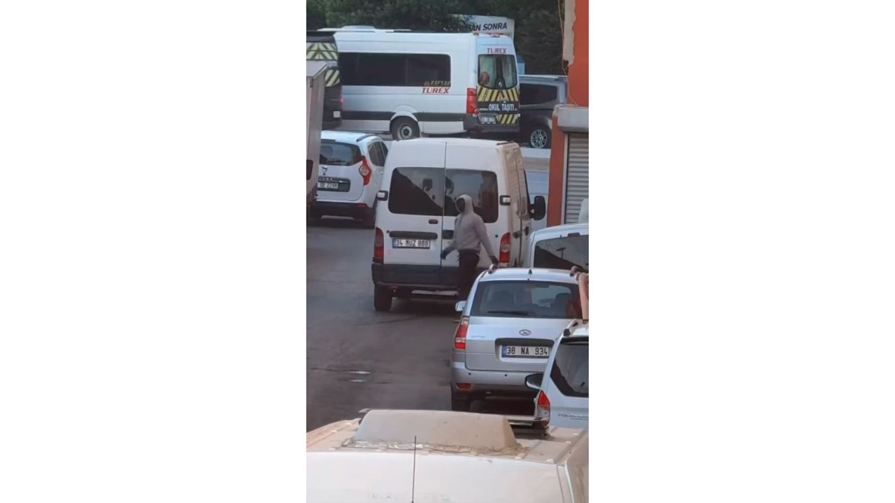 Küçükçekmece’de Maskeli Hırsızlar Kamerada