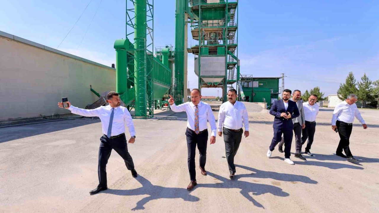 Başkan Kavuş, Meram’ın Yoğun Asfalt Mesaisini Denetledi