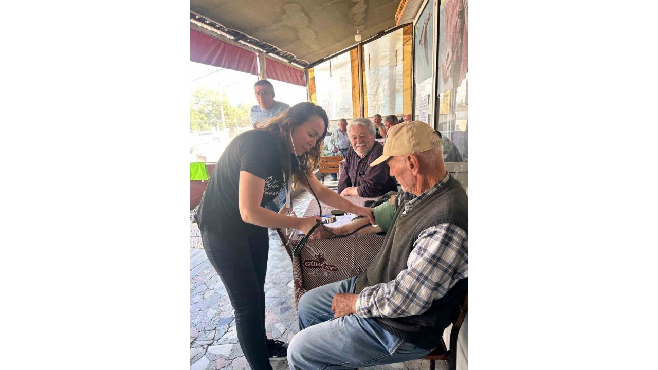 Farkındalık İçin Sokak Sokak Gezip Tansiyon Ve Şeker Ölçümü Yapıldı