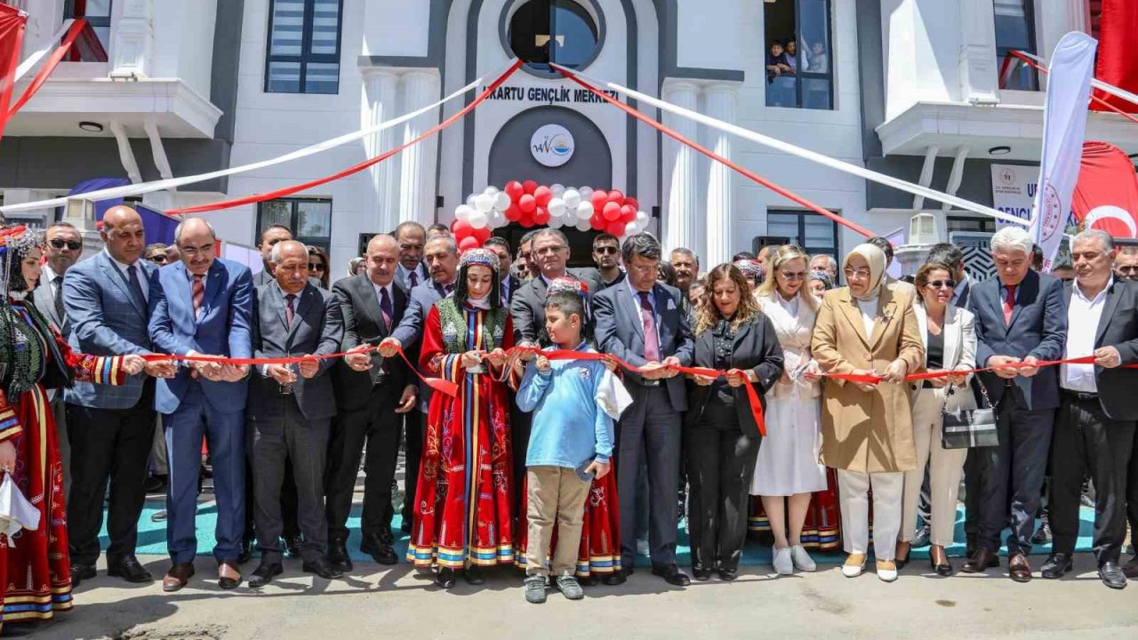 Van’da 4 Gençlik Merkezinin Açılışı Yapıldı