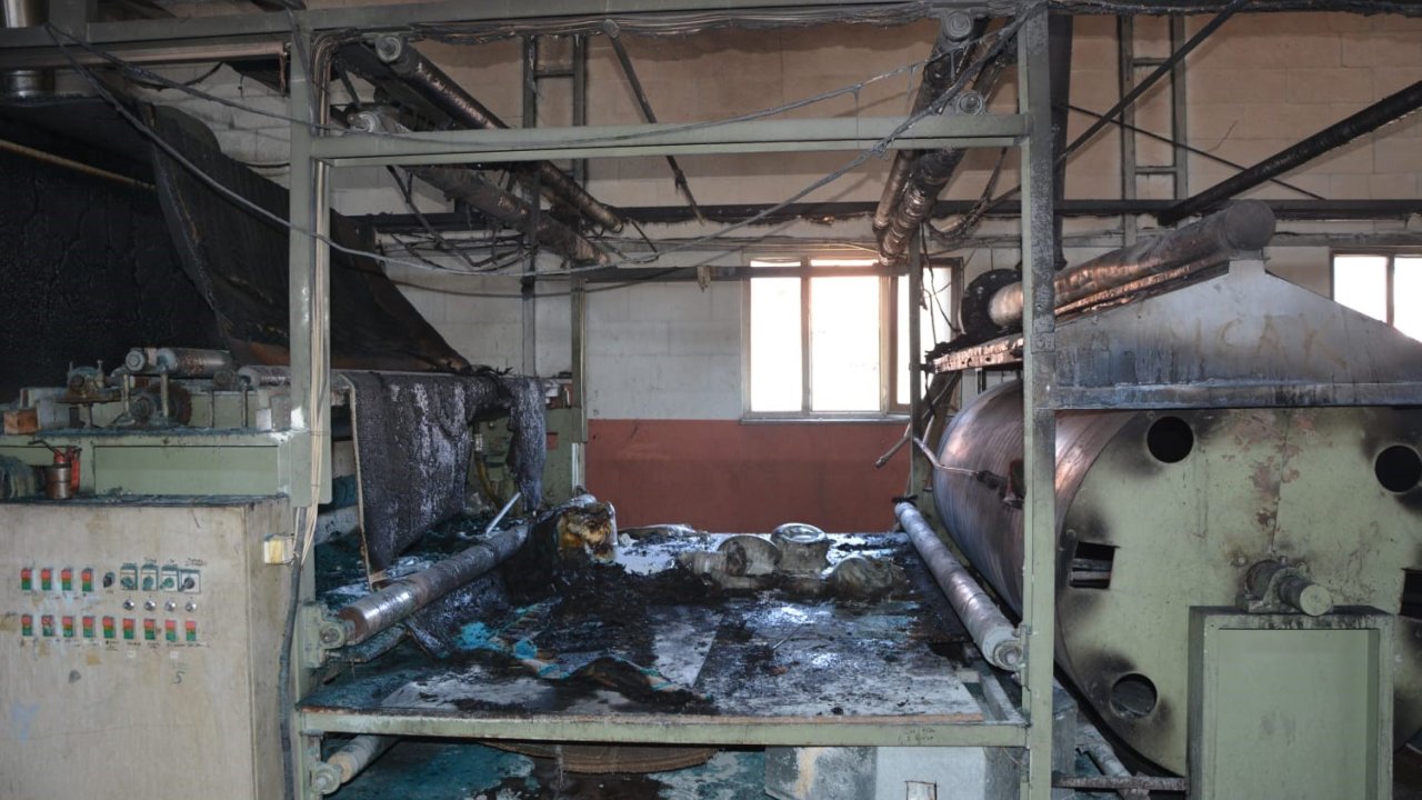 Demirci’de Yün Halı Dokuma Fabrikasında Yangın Çıktı