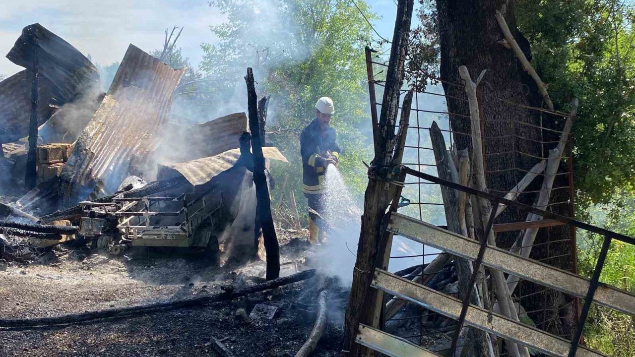 Osmaniye’de Ahşap Ev Yangında Kül Oldu