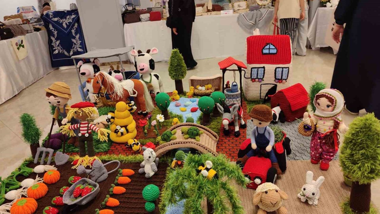 Esenler’de Meslek Edindirme Kursları Sezon Sonu Sergisi’nin Açılışı Yapıldı