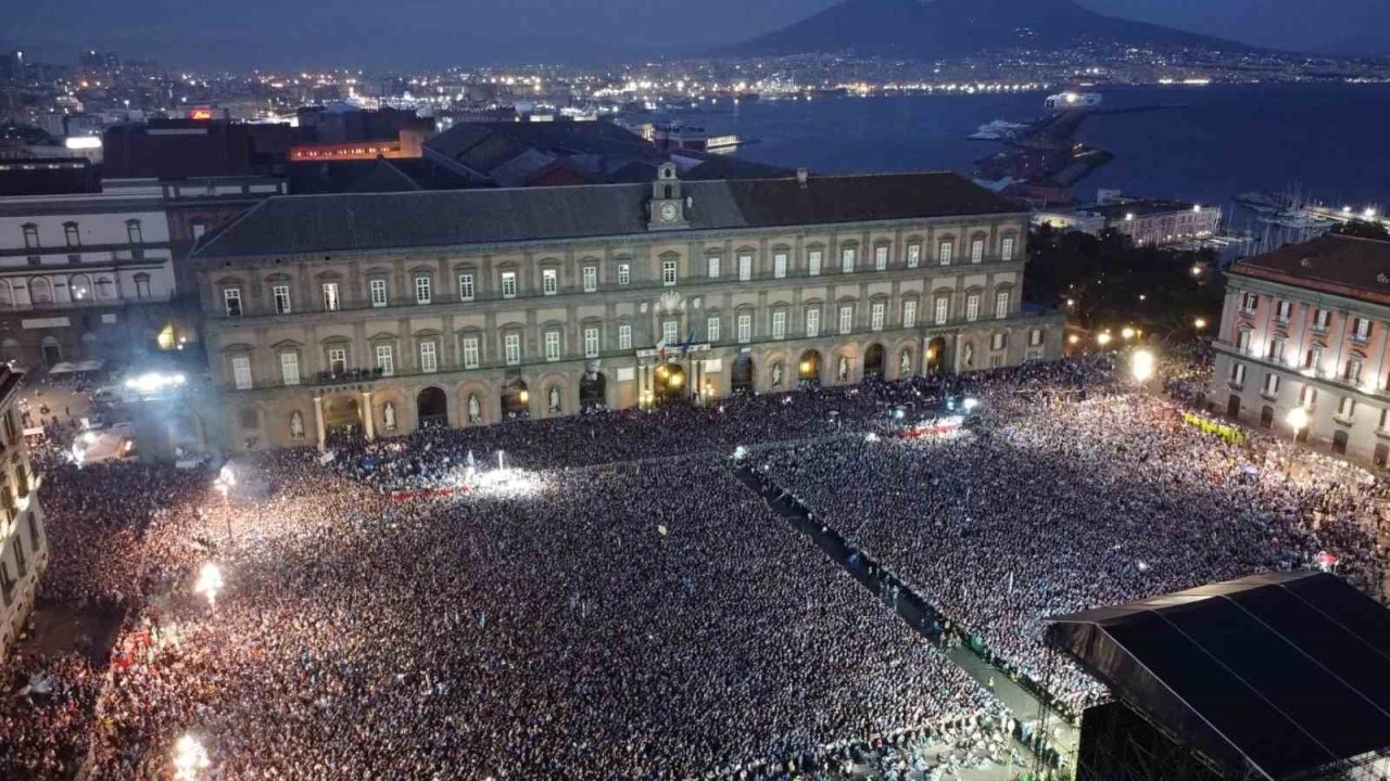 İtalya Serie A’da Şampiyon Napoli