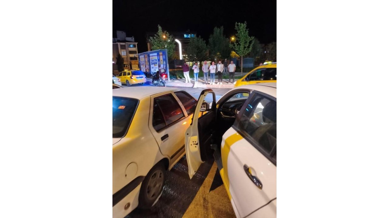 Elazığ’da 2 Otomobil Kafa Kafaya Çarpıştı: 2 Yaralı
