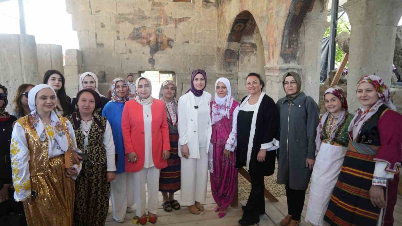 Tarihi Kilise Bahçesinde Türk Mutfağı Rüzgarı Esti