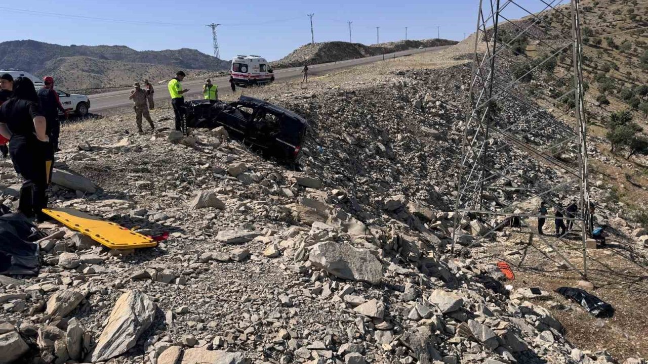 Şırnak’ta Kamyonet Şarampole Devrildi: Aynı Aileden 3 Kişi Öldü, 3 Yaralı