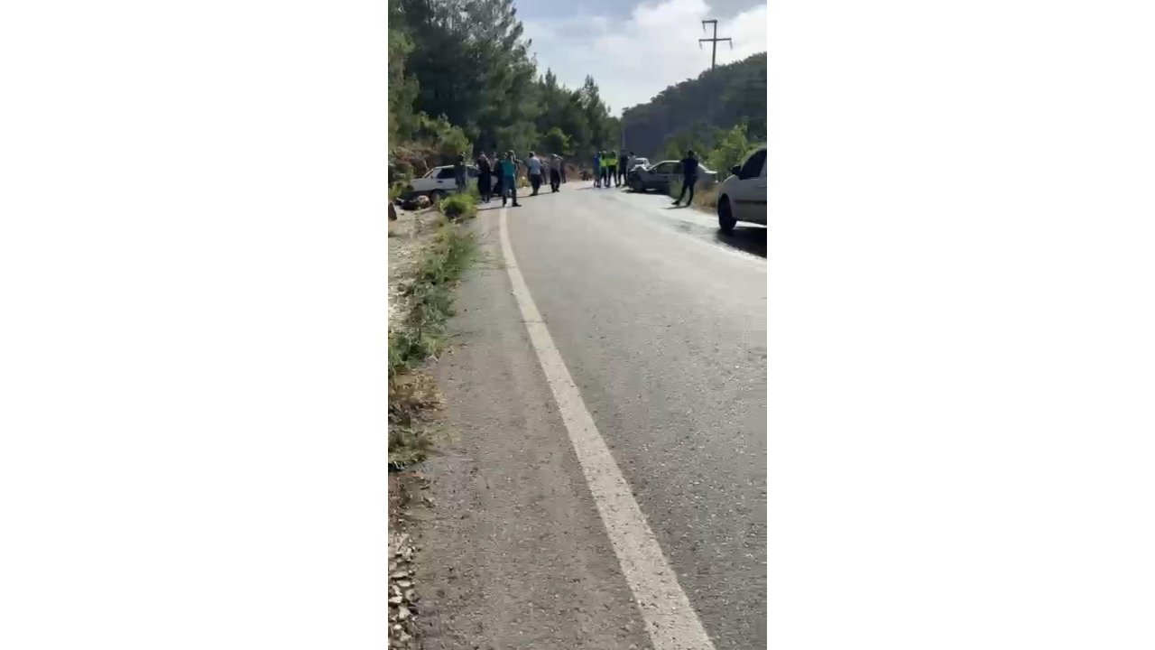 Alanya’da İki Otomobil Çarpıştı: 3 Yaralı