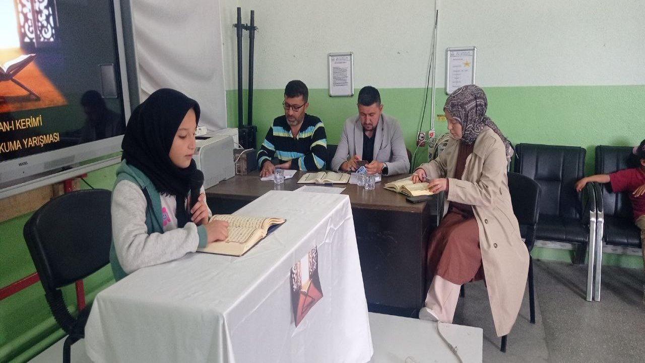 Hisarcık Kutluhallar İlk-ortaokulu’nda Kur’an-ı Kerimi Güzel Okuma Yarışması