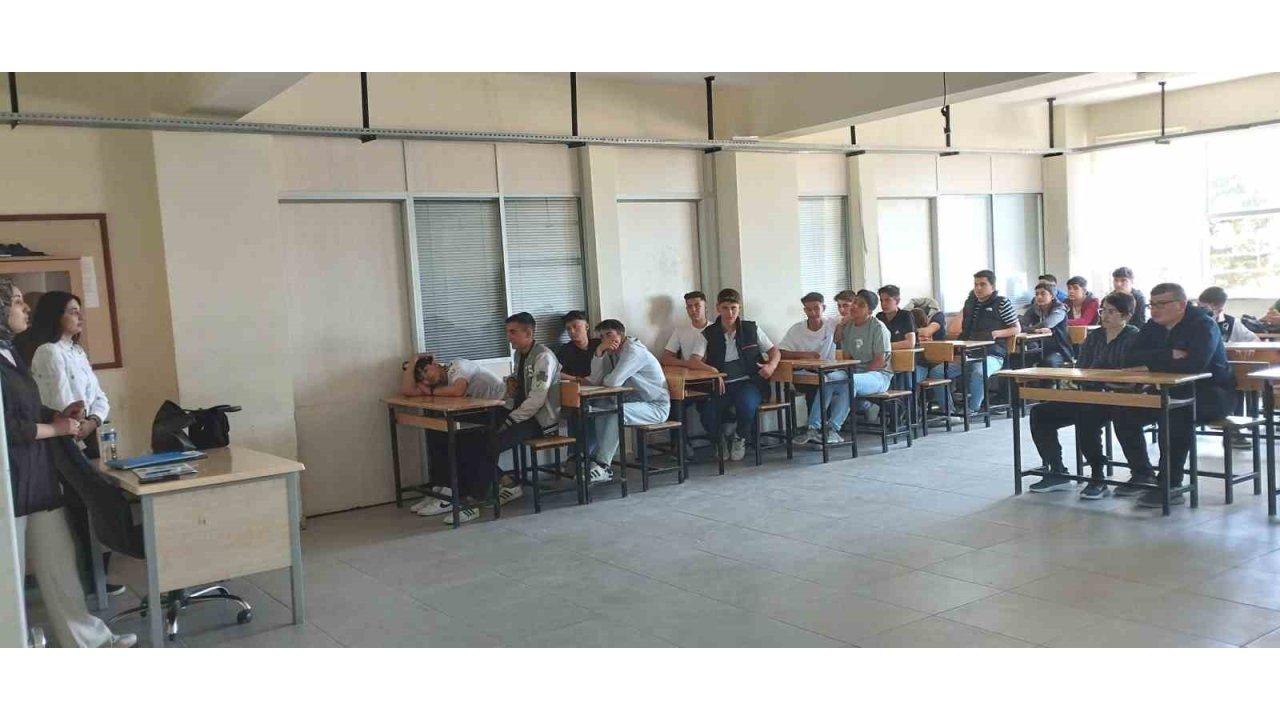 Emet’te Lise Öğrencilerine Sağlıklı Yaşam Ve Hastalıklarla Mücadele Semineri