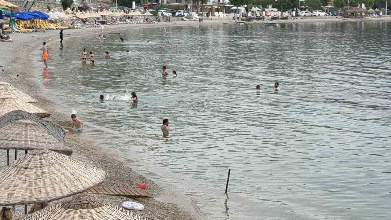 Bodrum’da Havaların Isınmasıyla Vatandaşlar Denize Akın Etti