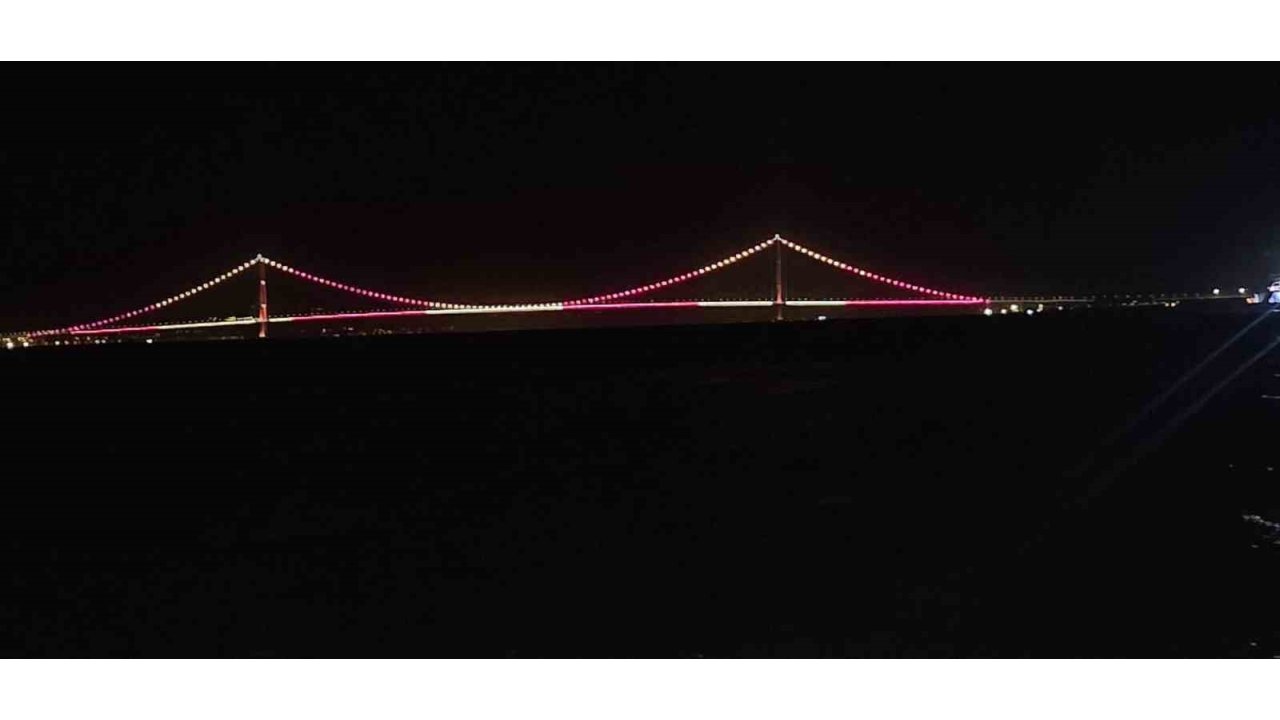 Çanakkale Köprüsü Sarı Kırmızılı Renklerle Aydınlatıldı
