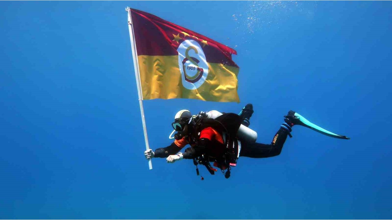 Fethiye’de Dalgıçlardan Deniz Altında Şampiyonluk Kutlaması