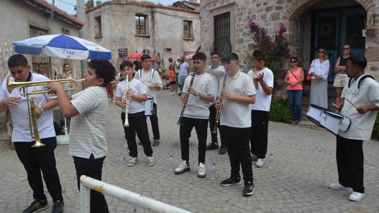 Ayvalık’ta Küçükköy Teferic Şenlikleri Coşkusu