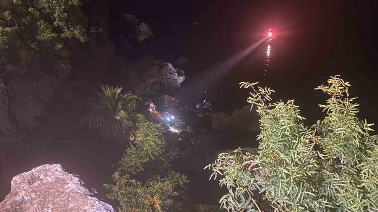 30 Metrelik Falezlerden Düşen Adam Hayatını Kaybetti