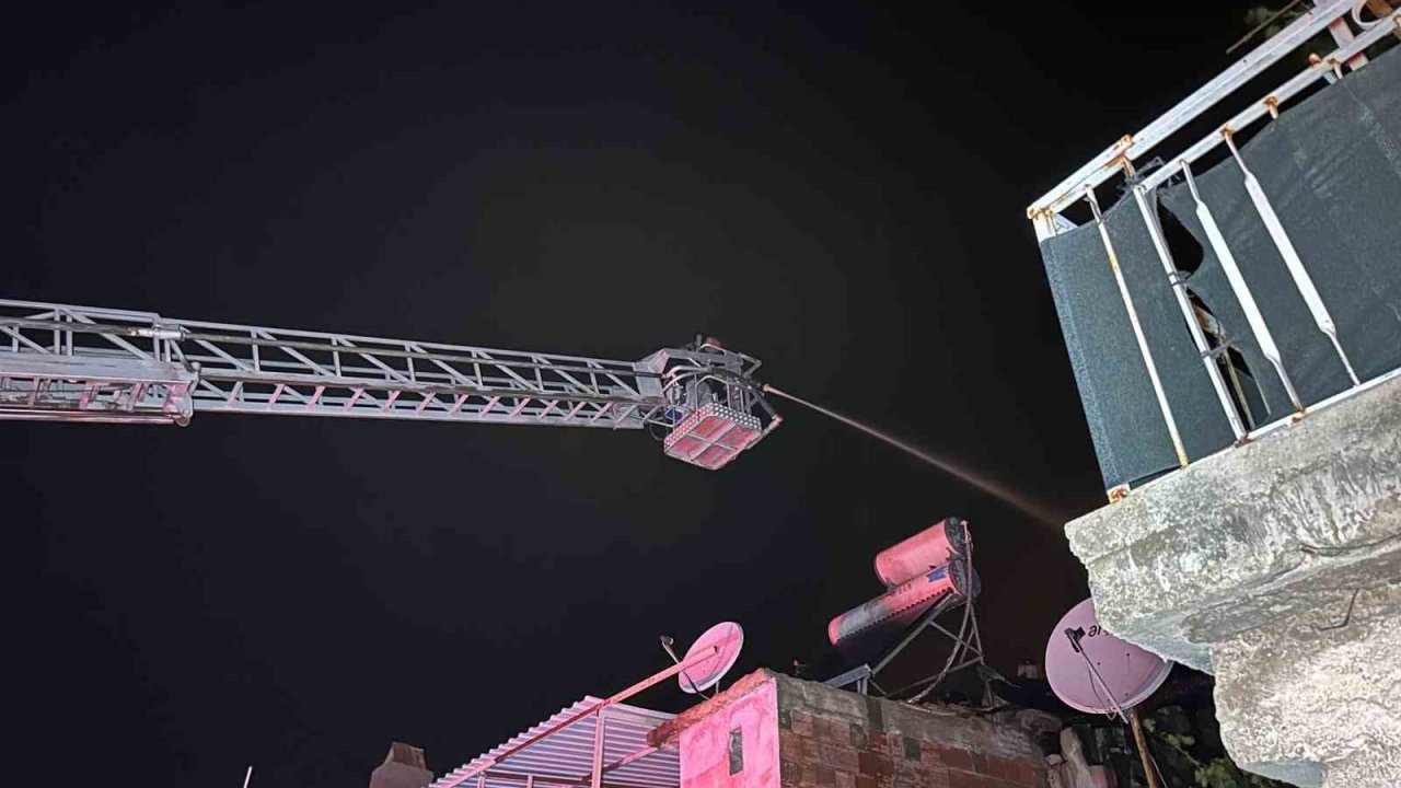 Uşak’ta 3 Ev Yangında Zarar Gördü