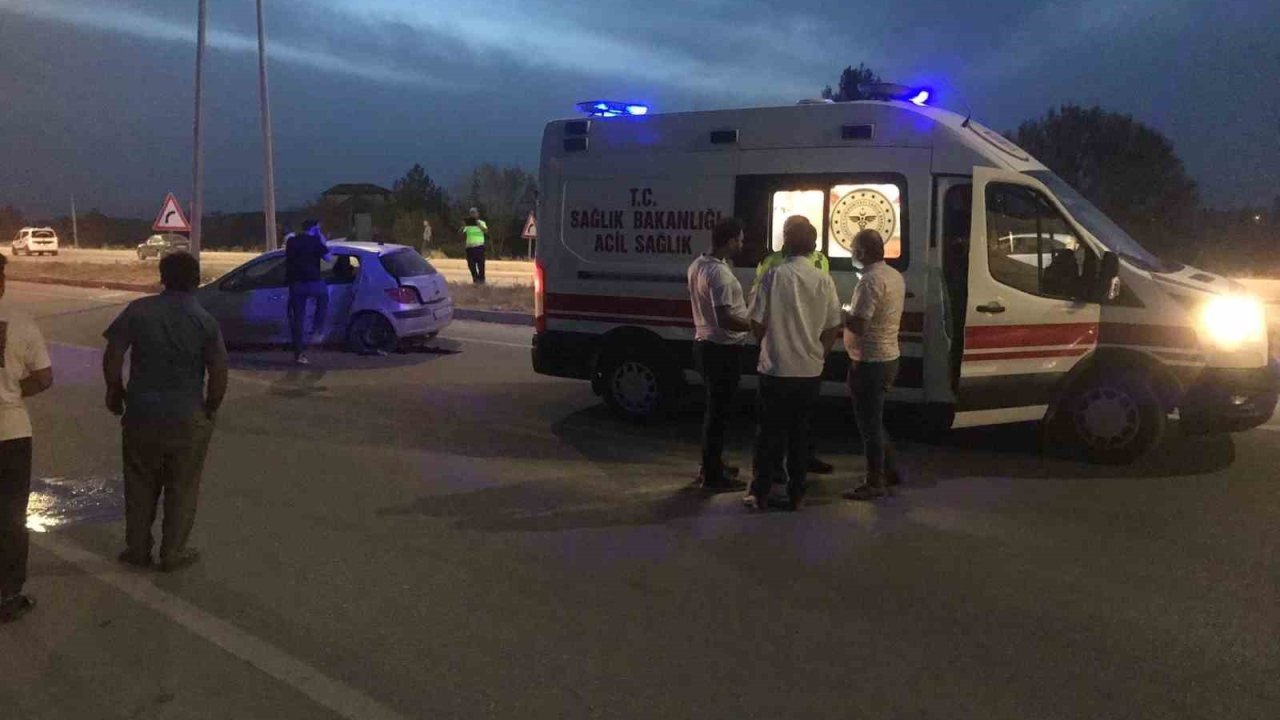 Otomobil Aydınlatma Direğine Çarptı: 1 Ölü