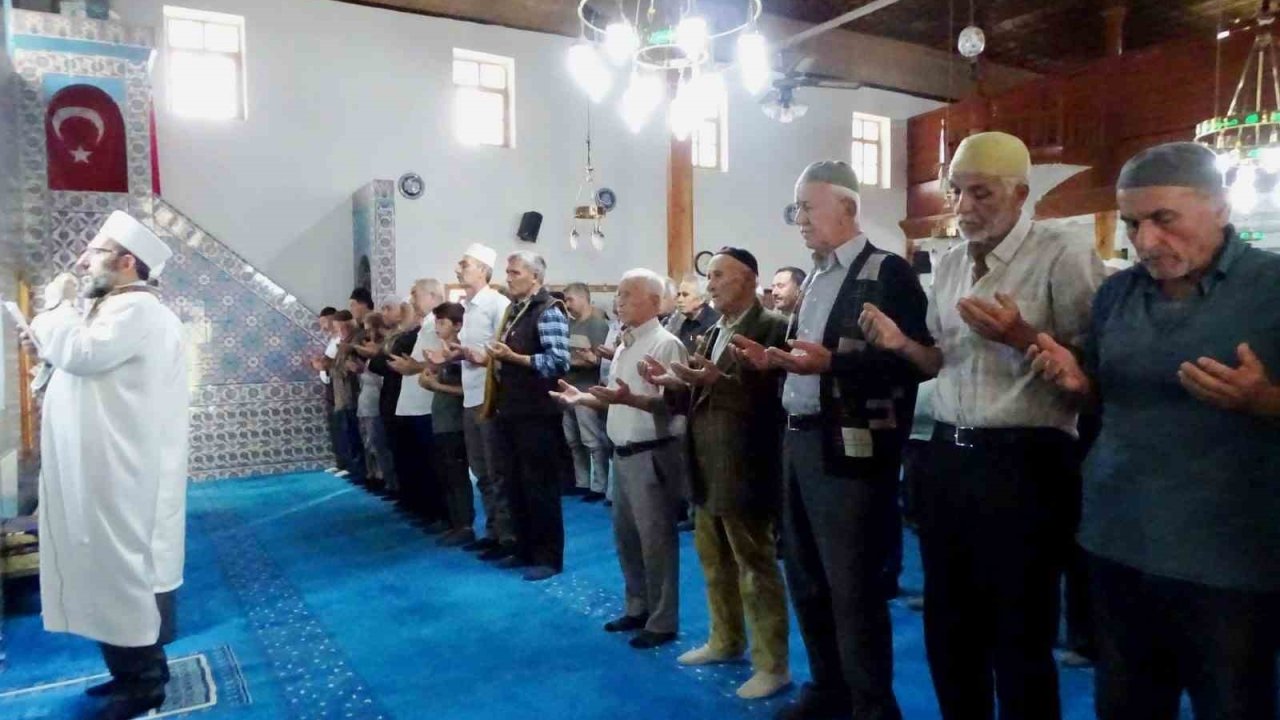 Emet Yeniceköy’de Binlerce Kişinin Katıldığı Yağmur Duası