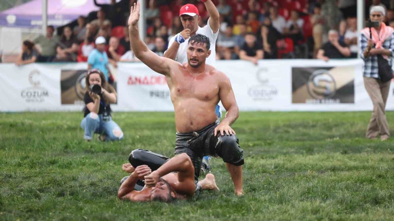 Merkezefendi’de Başpehlivan Mustafa Taş Oldu