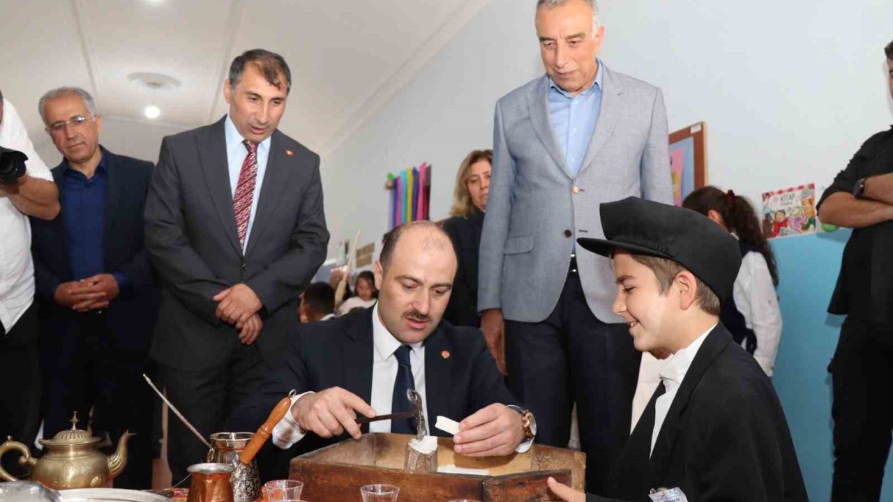 Oltu Karabekir İlkokulu’nda Bilim Şenliği Coşkusu