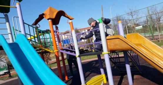 İzmit’te parklara bahar temizliği yapılıyor