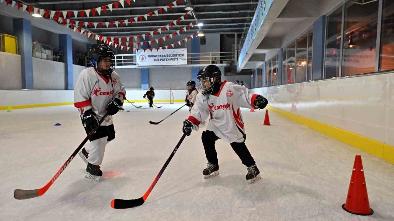 Sıcacık Bir Kentte Buz Gibi Bir Hayal: Muratpaşa’nın Küçük Hokeycileri
