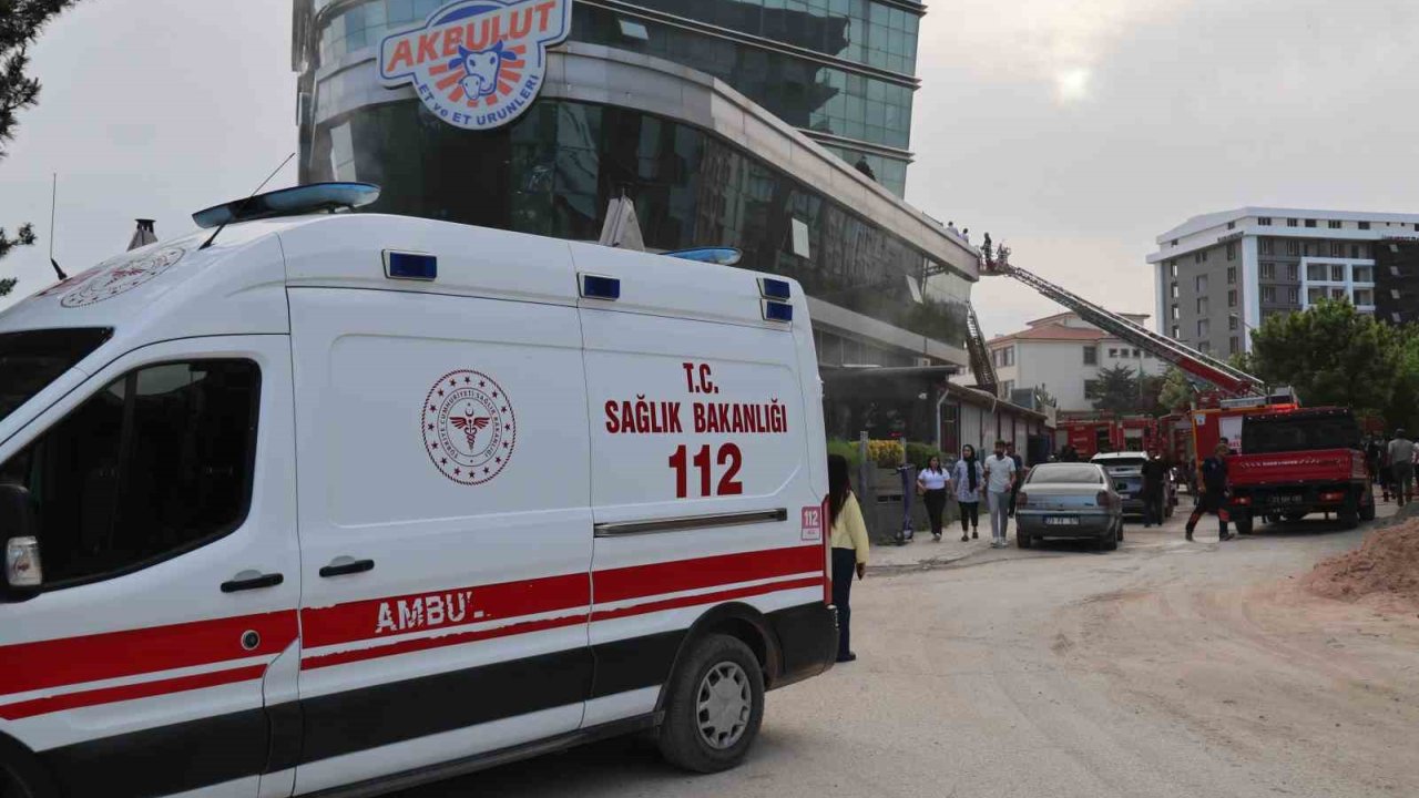 Elazığ’da Plazada Yangın Paniği