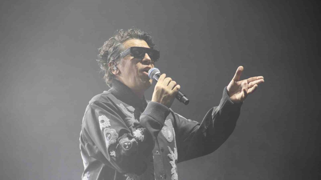 Ünlü Sanatçı Ersay Üner Çakü’de Sahne Aldı