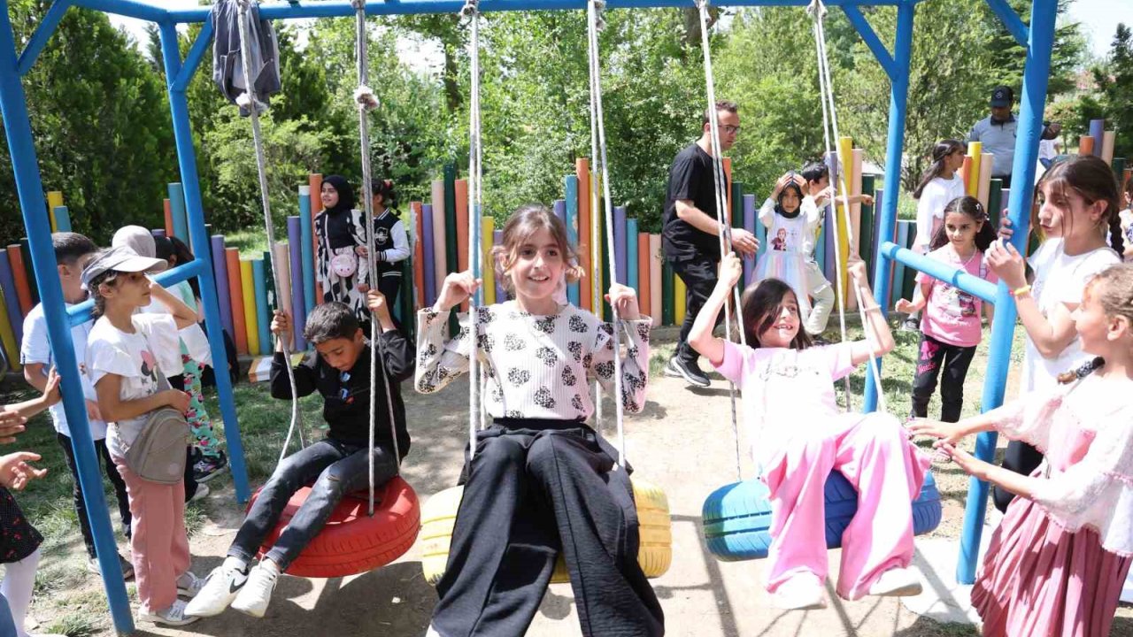 Elazığ’da Çocuklar Geri Dönüşüm Parkı’nda Doyasıya Eğlendi