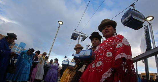 Bolivya’da iki şehir arasına teleferik hattı çekildi