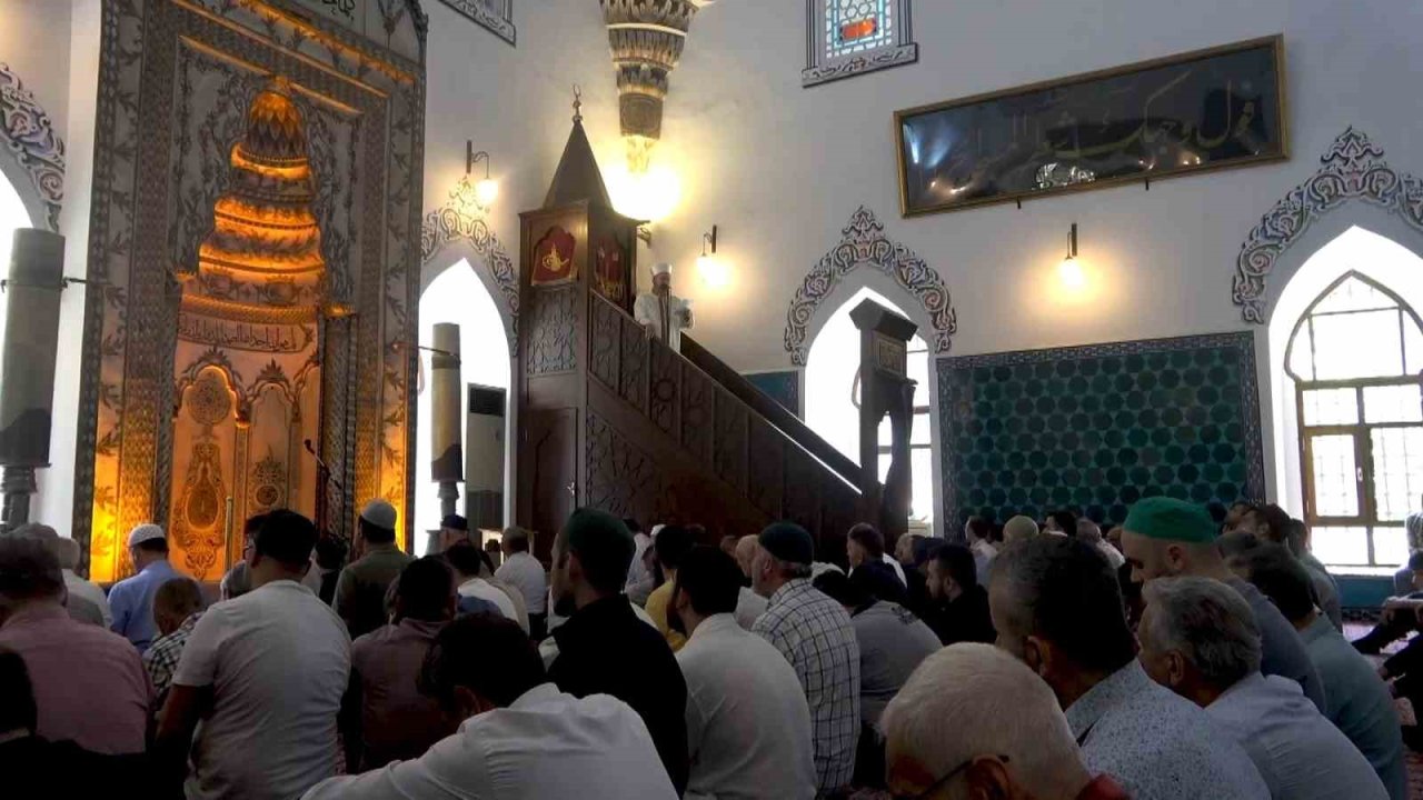 İstanbul’un Fethi’nin 572. Yılında Bursa’da 572 Hatm-i Şerif Okundu