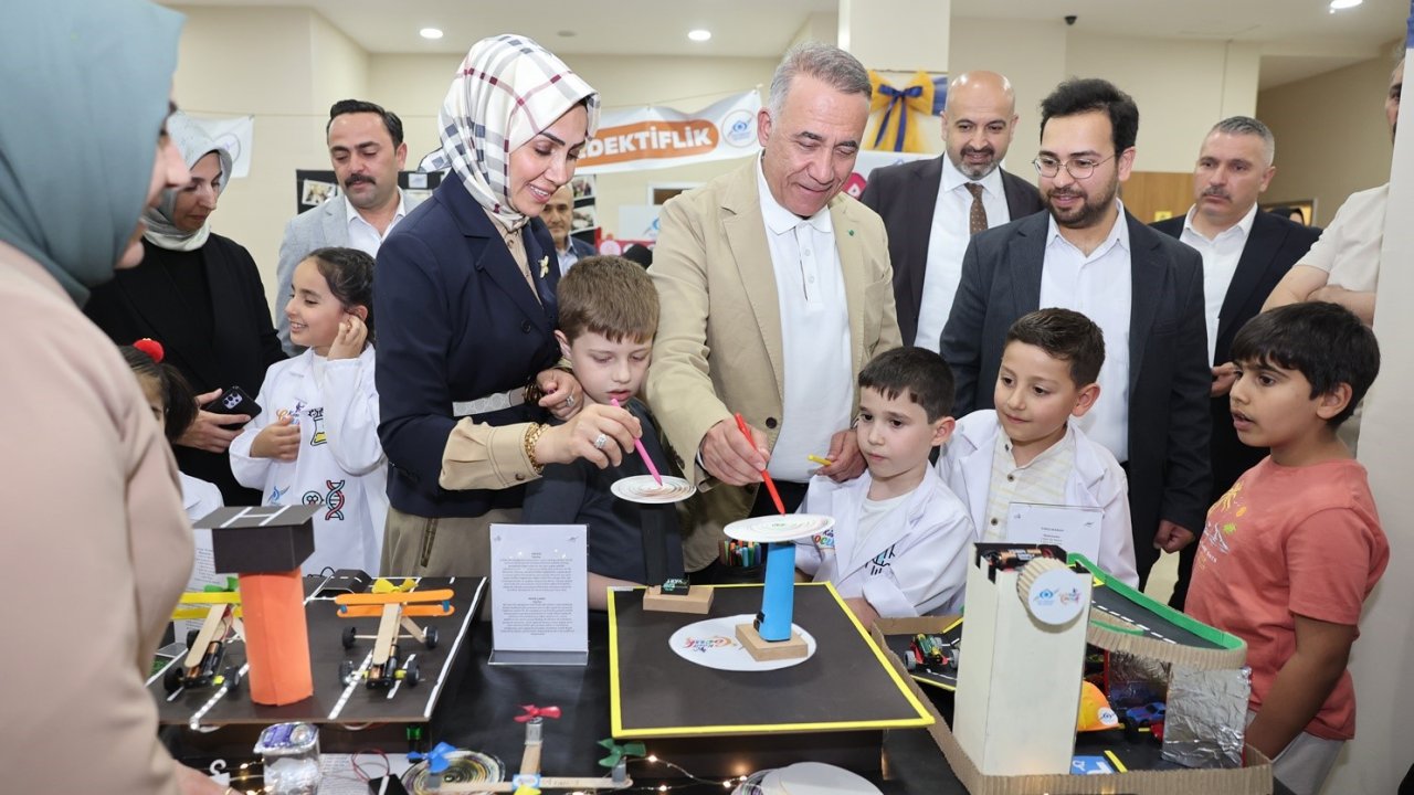 Sultangazi’de Rengarenk Mezuniyet