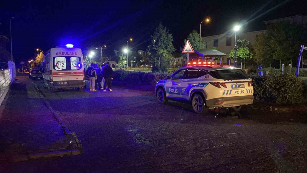 Yan Bakma Kavgasında 17 Yaşındaki Çocuk Bıçaklandı