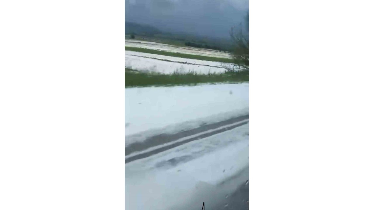 Tokat’ta Dolu Nedeniyle Araziler Beyaza Büründü