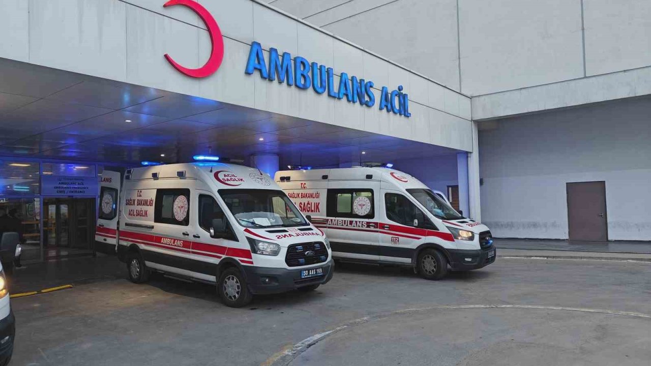 Dem Parti Van Milletvekili Dindar Geçirdiği Kazada Yaralandı