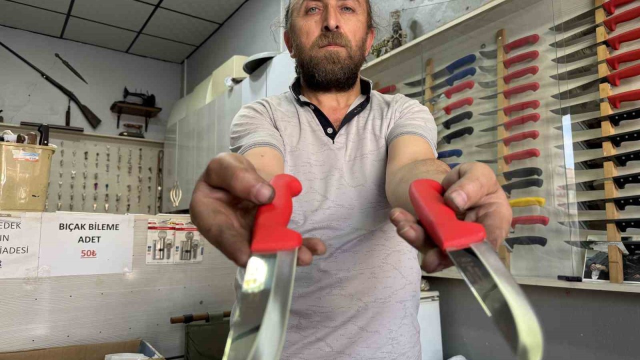 Kurban En Rahat Çelik Bıçakla Kesiliyor