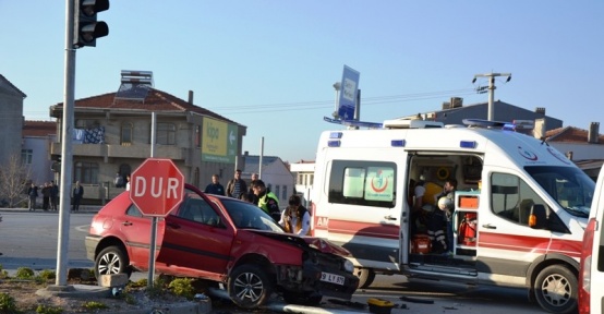 Biga’da trafik kazası; 3 yaralı