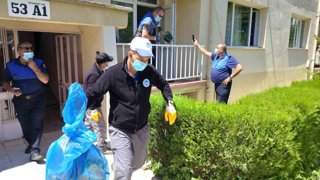 Emekli Doktorun Çöp Eve Dönen Dairesi Temizlendi