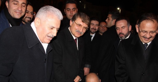 Başbakan ile ayakkabı boyacısı arasında güldüren diyalog