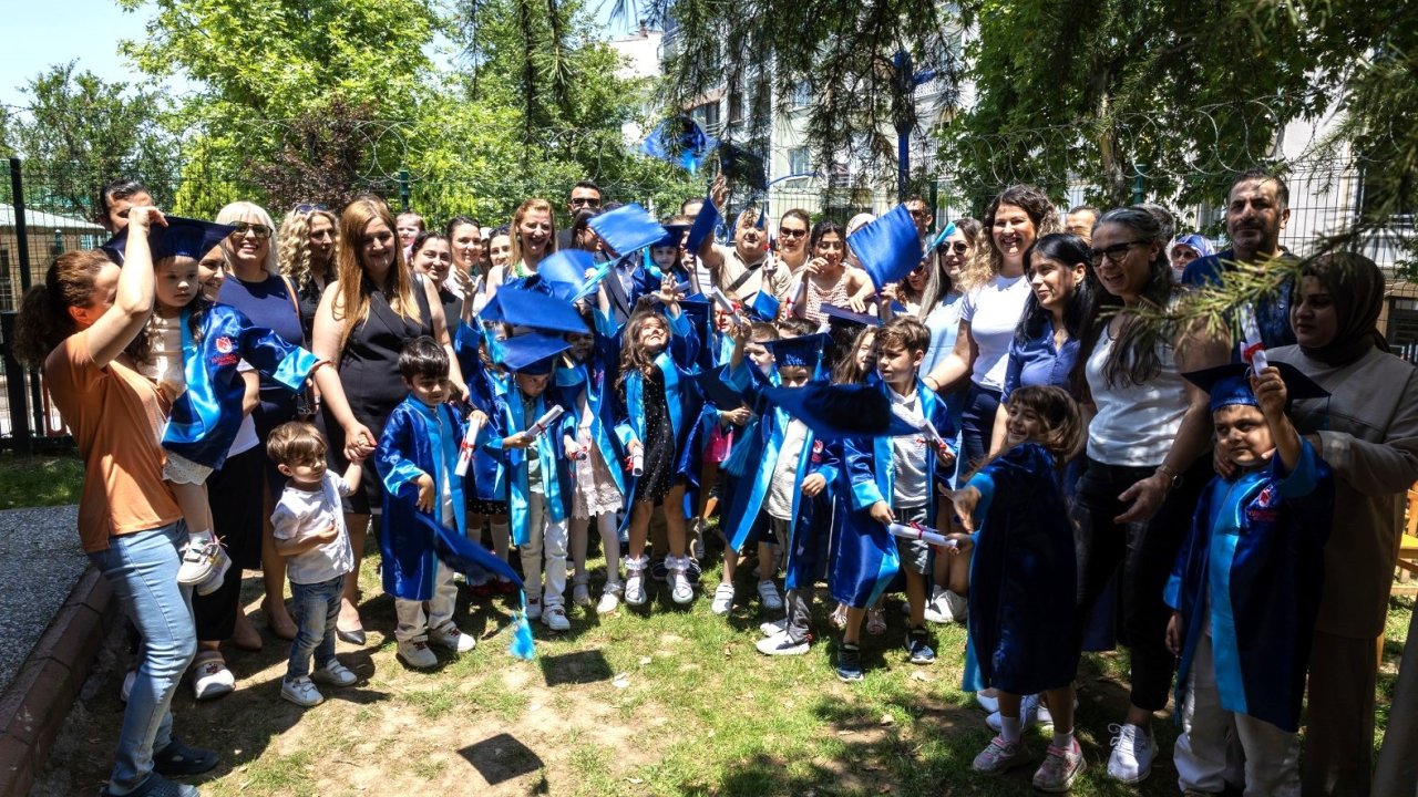 Minik Öğrencilerin Mezuniyet Heyecanı