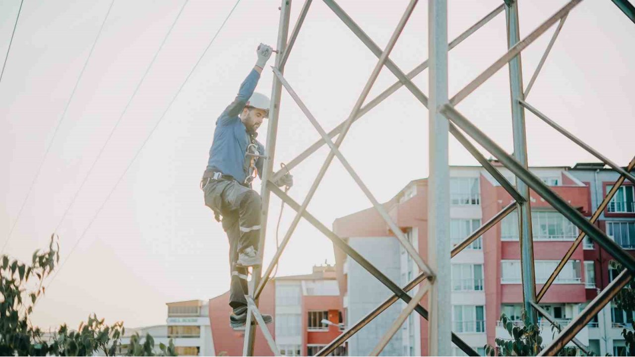 Uedaş, Bayramda Kesintisiz Enerji İçin 7/24 Sahada
