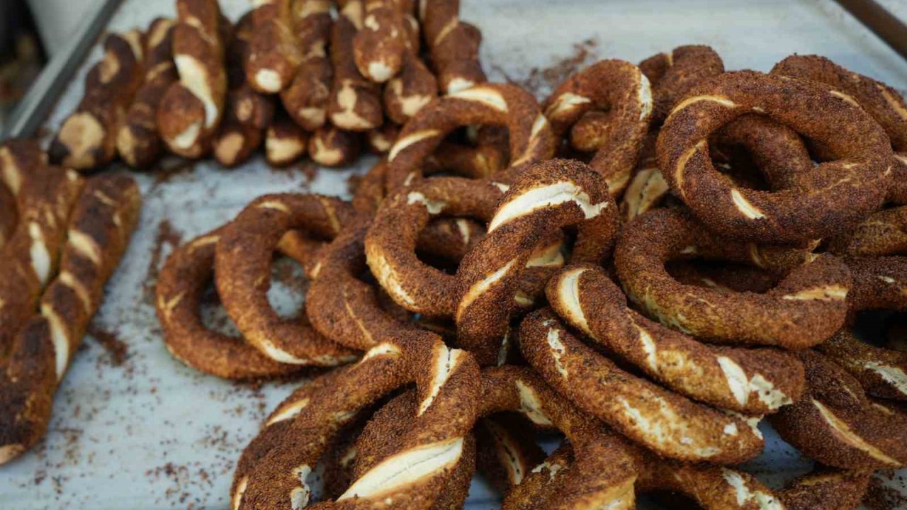 Vedat Milor İzmit Simidi Övdü, Ortalık Karıştı