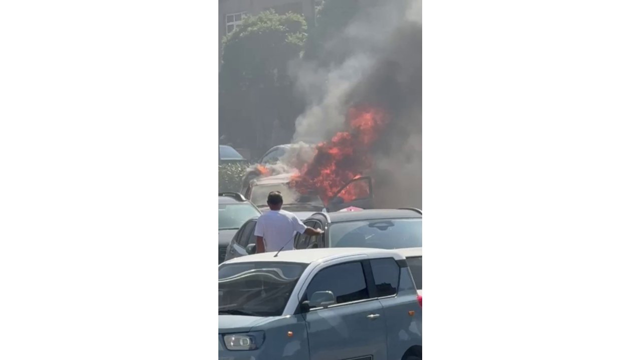 Kartal’da Otomobil Alev Alev Yandı